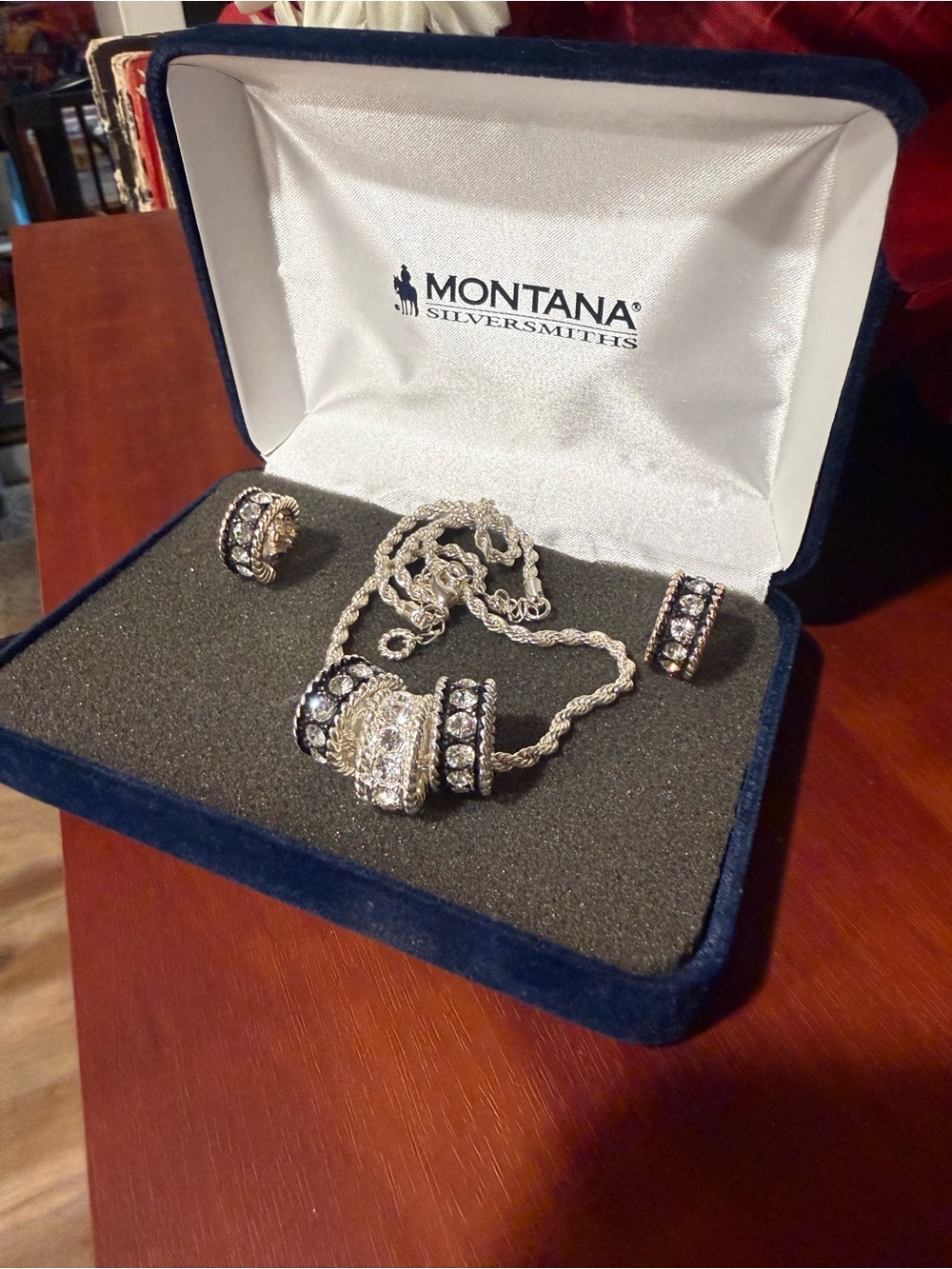 Montana Silversmiths Silver-Tone Crystal Pendant Necklace earring Set